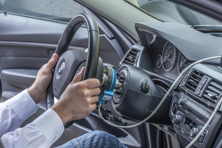 Messungen an Fahrzeuglenksystemen: Fokus auf Sicherheit und Effizienz