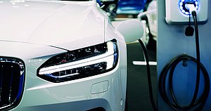 [Translate to Hungarian:] Titelbild E-Mobility