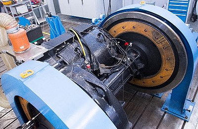 Instrumentiertes Drehgestell			Drehgestell mit Antriebseinheit zum Einrüsten am Prüfstand